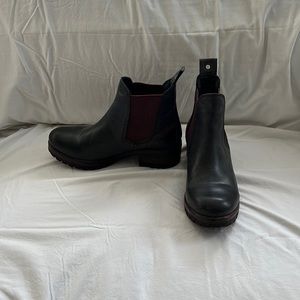 Womens Bueno Pull-On Boots, Black w/ Eggplant Color Contrast trim, size 38